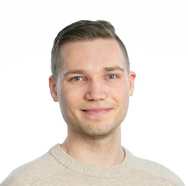 Lauri Närhi, Lääketieteen lisensiaatti — Pihlajalinna