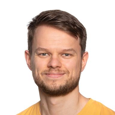 Jaakko Laaksonen, Lääketieteen lisensiaatti — Pihlajalinna