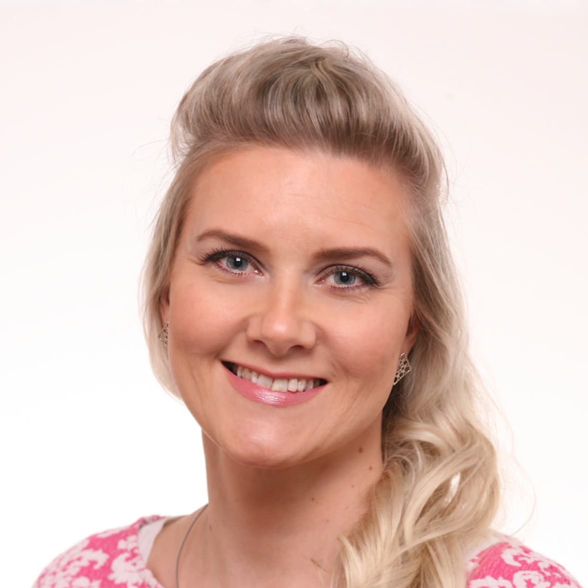 Teija Ryhänen — Pihlajalinna