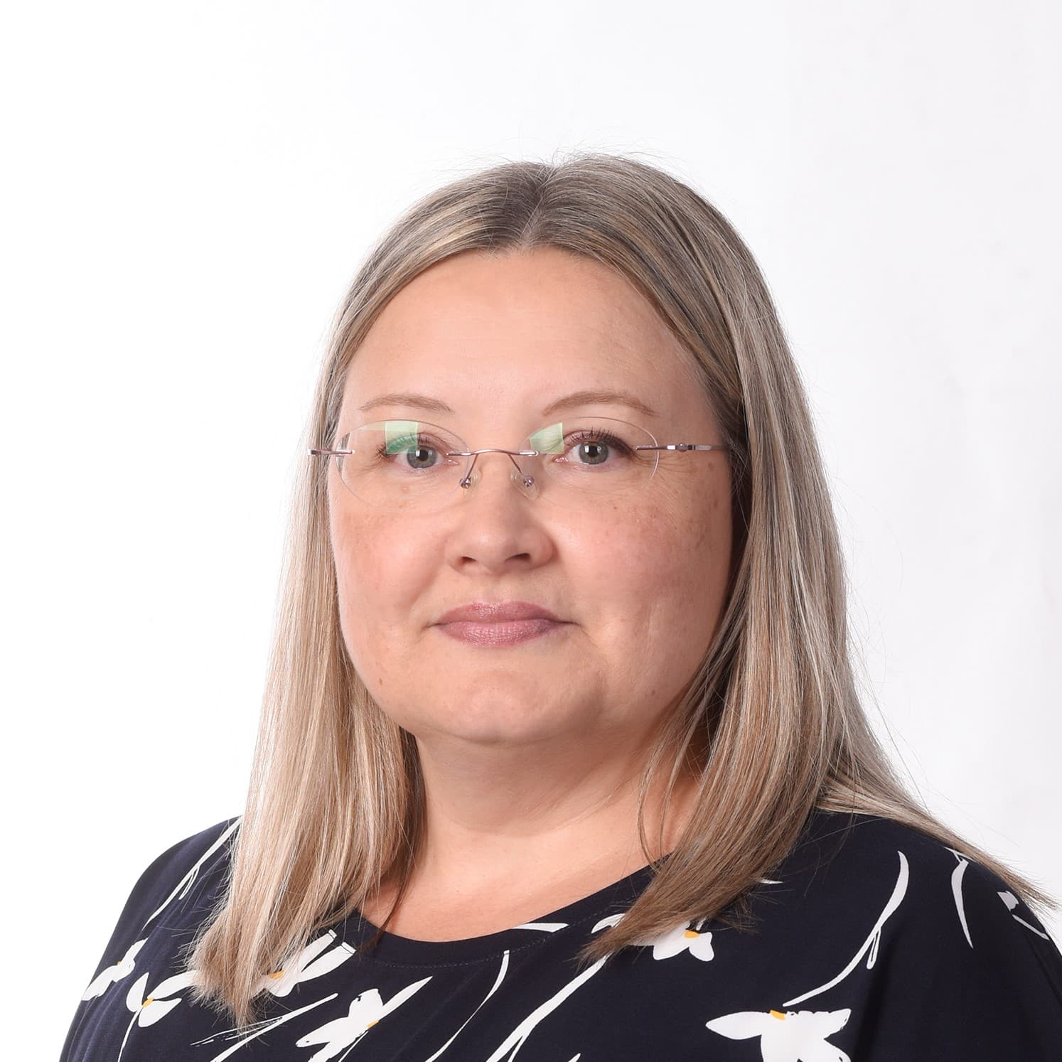 Nina Kyyhkynen — Pihlajalinna