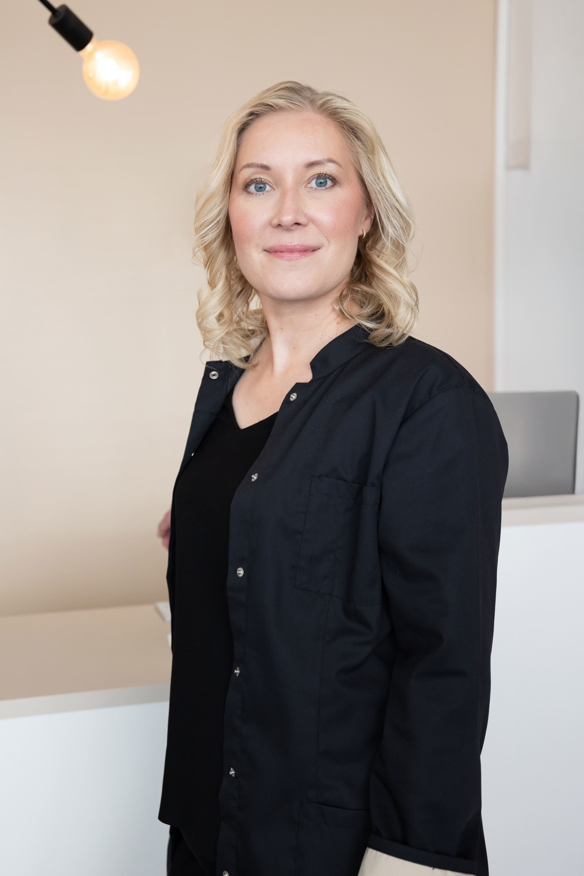 Elina Savikkomaa — Pihlajalinna