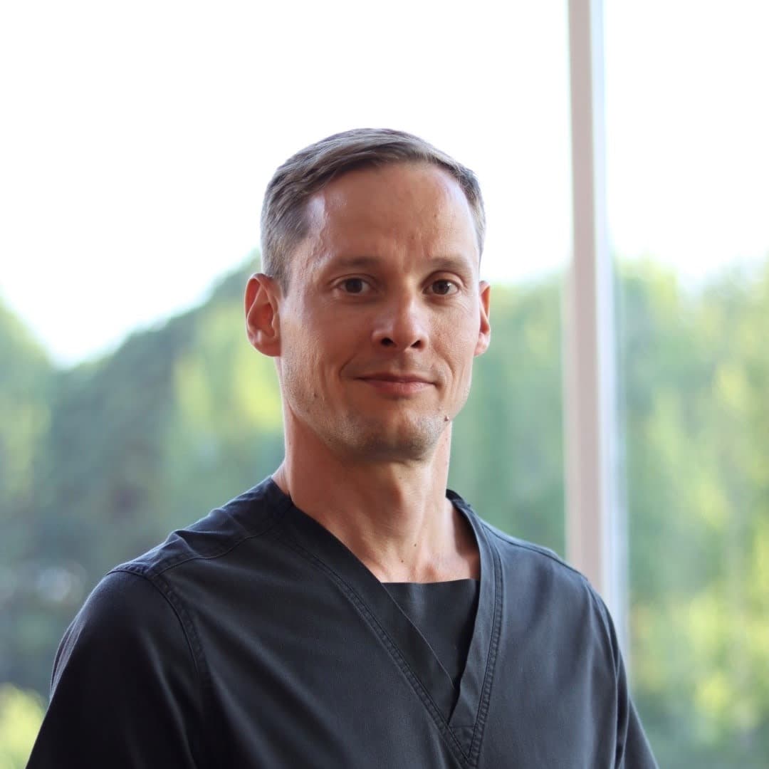 Eerik Hällfors — Pihlajalinna