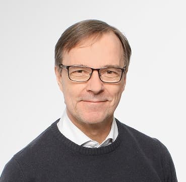 Seppo Hakulinen, Lääketieteen lisensiaatti — Pihlajalinna
